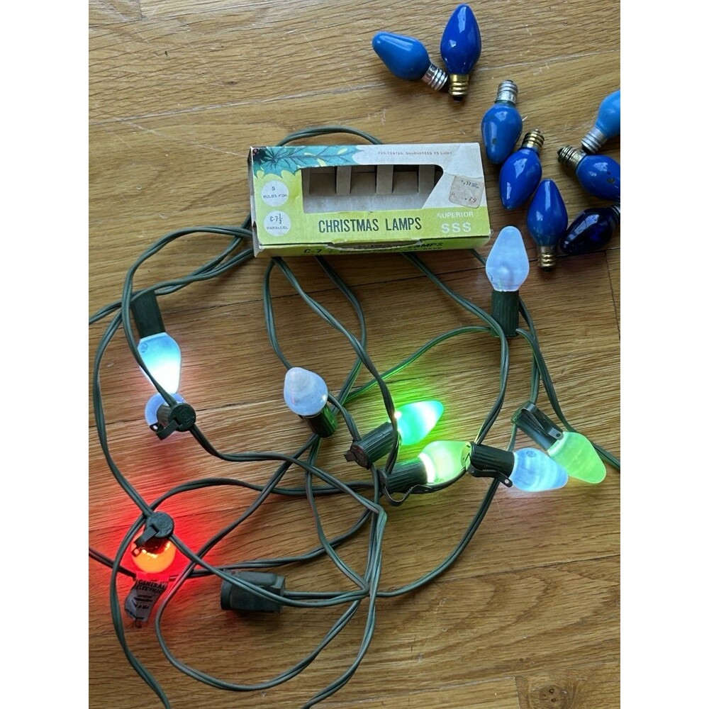 Vintage Holiday / Christmas String Lights w/ 8 additional blue replacement blubs